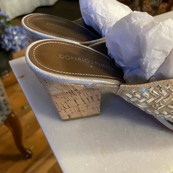 Donald J Pliner - Picture 5 of 6